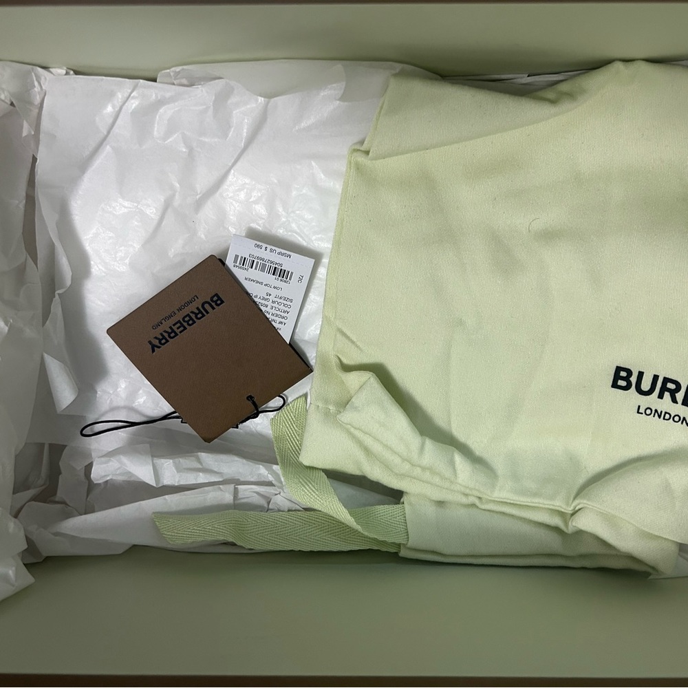 Burberry Shoes - Picture 4 of 8